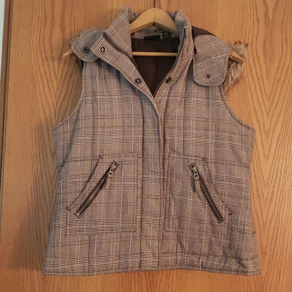 Bailey's Point Quilted Plaid Winter Vest with Faux Fur Hood Sz M (10-12)